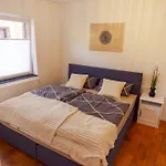 Modernes Haus Mit Dachterrasse Und Klimaanlage