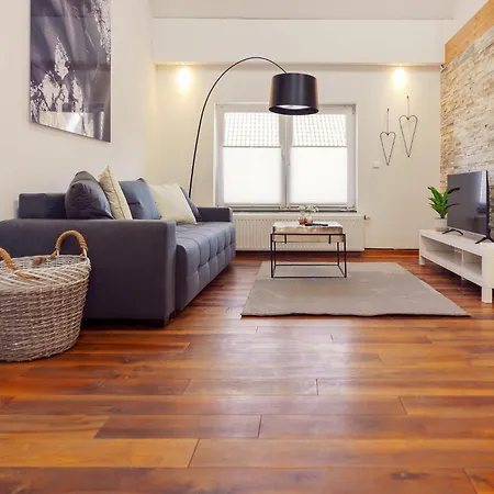 아파트 Modernes Haus Mit Dachterrasse Und Klimaanlage 에르켈렌츠