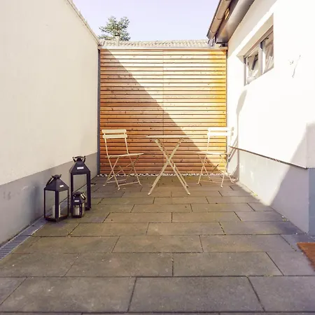Modernes Haus Mit Dachterrasse Und Klimaanlage 에르켈렌츠