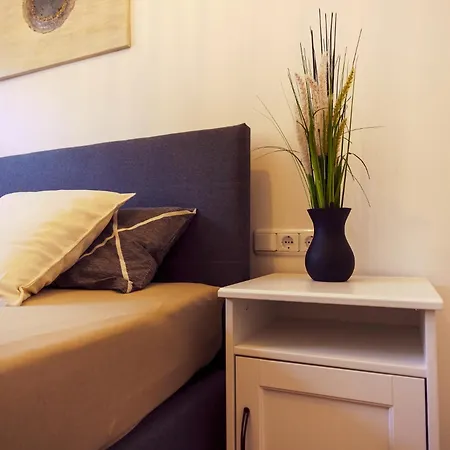 Modernes Haus Mit Dachterrasse Und Klimaanlage